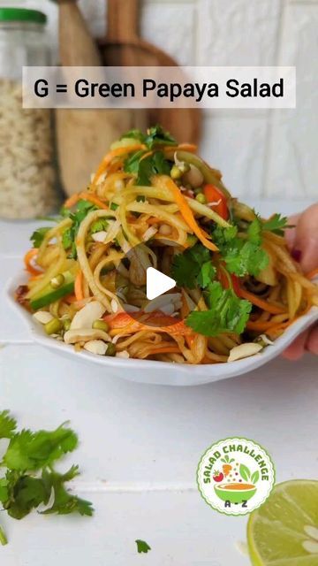 Raw Papaya Recipes, Raw Papaya Salad, Papaya Recipes, Green Papaya Salad, Food Books, Seasoned Potatoes, Green Papaya, Papaya Salad, Spinach Pasta