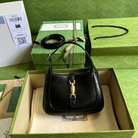 Mini Jackie 1961 Shoulder Bag Back Style: 637091 Size: 19x13x3cm Gucci Mini Jackie Bag, Alternative Metal, Mini Hands, Marthas Vineyard, Coastal Cottage, Gucci Handbags, Plain Black, Cottage Core, Gucci Bag