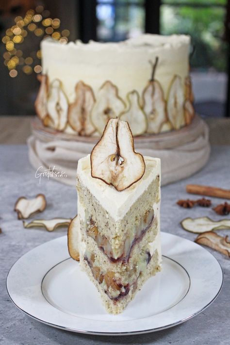 Vegan Chai Cake, Chai Cake, Baking Vegan, Spiced Buttercream, Baking Station, Sugar Free Jam, Pear Cake, Vegan Bakery, Vanilla Cake Recipe