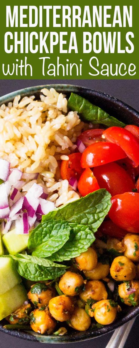 Chickpea Bowls, Beautiful Salads, Raw Meals, Mediterranean Chickpea, Lunch Bowls, Mediterranean Bowls, Packing Lunch, Veggie Recipe, Tahini Recipe