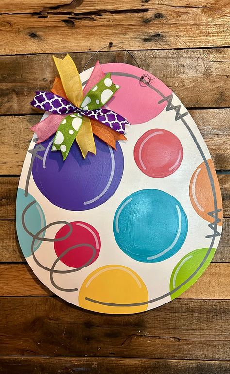 Easter Egg Door Hanger, Easter Wood Projects, Creative Easter Eggs, Spring Door Hanger, Easter Canvas, Easter Paintings, Easter Door Decor, Halloween Wood Crafts, Easter Door Hanger