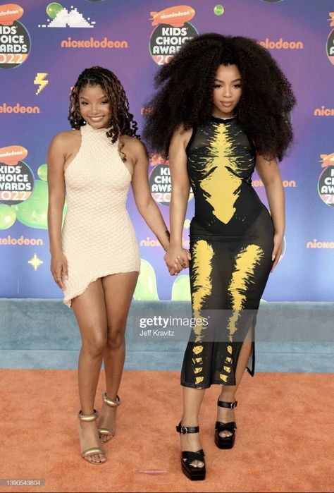 Chloe Bailey Outfits, Red Carpet Dresses Gowns, Chloe Halle, Chloe And Halle, Chloe Bailey, Kids Choice Awards, Chloe X Halle, Preformance Outfits, Halle Bailey