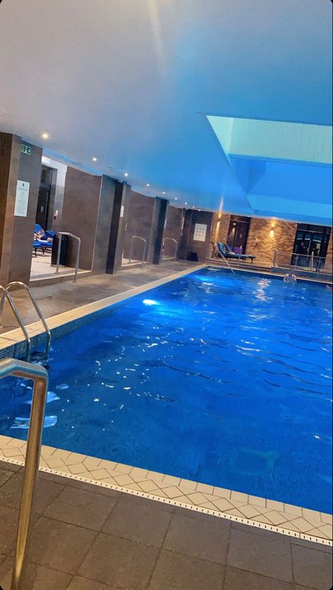 Inside Pool Aesthetic, Hotel Swimming Pool Aesthetic, Radisson Blu Hotel Snapchat, Swimming Pool Snapchat Stories, Swimming Pool Snapchat, Hotel Room Snapchat Stories, Swimming Pool Snap, Pool Snap, Hotel Snap