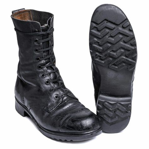 80's combat boots Jump Boots, Mens Attire, Mens Leather Boots, Weird Stuff, Military Uniform, Mens Leather, Toe Designs, Work Boots, Boots Men