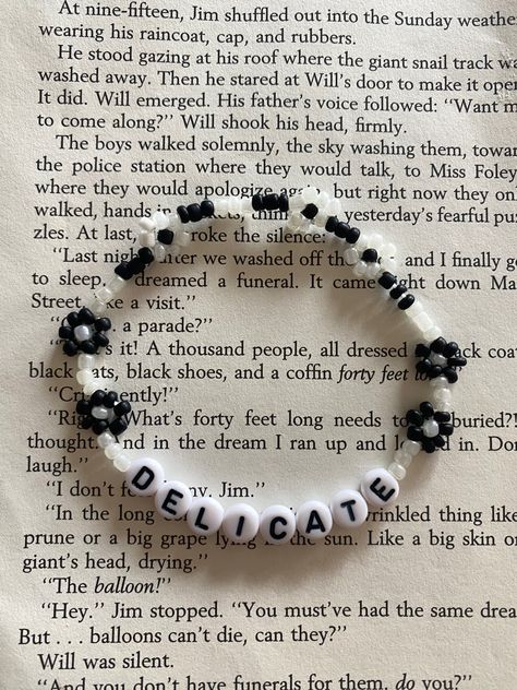 #taylorswift #erastour #taylorswiftfriendshipbracelets #erastourbracelets #friendshipbracelets Taylor Bracelets, Swift Bracelets, Cute Friendship Bracelets, Taylor Swift Tour Outfits, Bracelet Inspo, Friendship Bracelets With Beads, Friendship Bracelets Designs, Kandi Bracelets, Diy Bracelet Designs