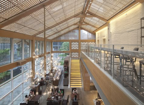 Shigeru Ban Architecture, Mega City, Bamboo Ceiling, Gable House, Shigeru Ban, Church Inspiration, Urban Kitchen, Bamboo Structure, Community Halls