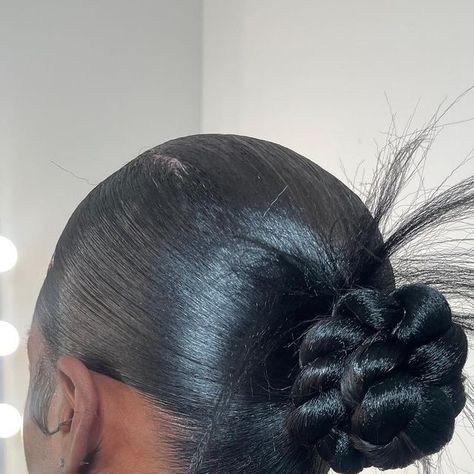 ALLURE HOUSE UK on Instagram: "How gorgeous is this style 😍 Service: Low Sleek V-Part Feathered Bun Our October & November slots are available to book via the link in our bio! #ponytail #featheredbun #ponytailinspo #londonponytails #ponytailgoals #middlepartponytail #vpartponytail #londonhairstylist #londonhairsalon #barbieponytail #highponytail #sleekponytail #sleekpony" V Part Bun, London Hair Salon, Barbie Ponytail, House Uk, Sleek Ponytail, High Ponytails, October 7, Middle Parts, Baddie Hairstyles