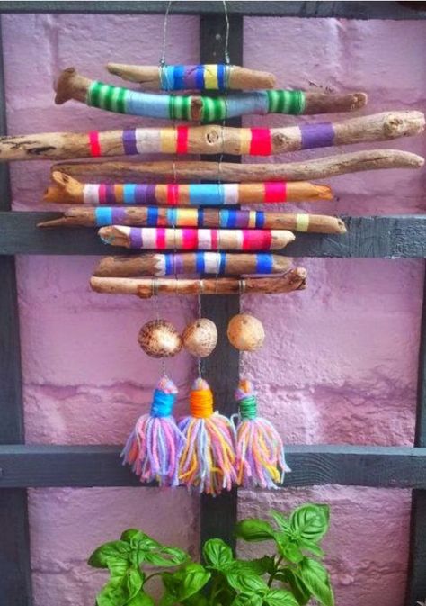 Painted Driftwood, Weaving Loom Projects, Loom Projects, Diy Wind Chimes, Diy Deco, Weaving Loom, Painted Sticks, Camping Crafts, Recycled Art