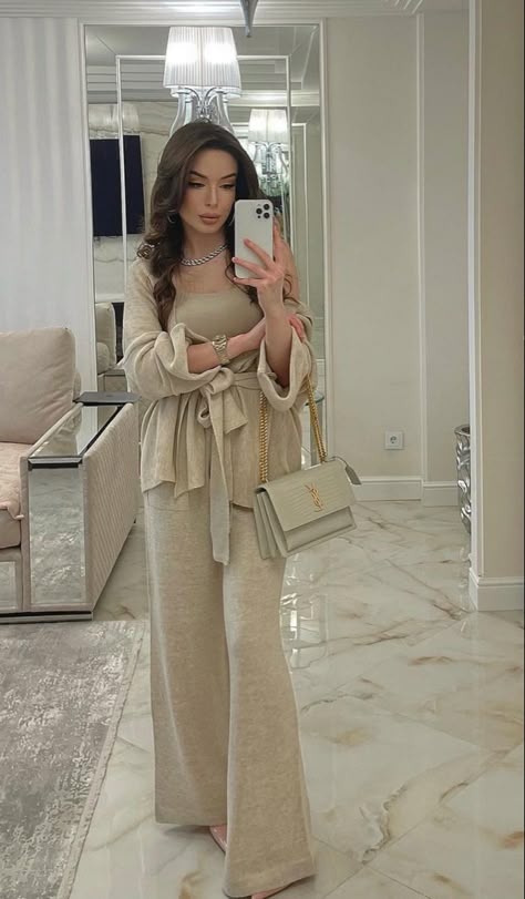 Saint Laurent Sunset Bag, Black Vivienne Westwood, Look Kylie Jenner, Elegant Outfit Classy, Vivienne Westwood Dress, Winter Fashion Outfits Casual, Modest Fashion Outfits, Fashion Mistakes, Chain Bag