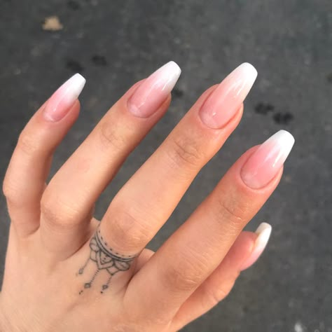 How to create ombre french with gel Polygel Nails French Fade, Gel Nail Designs Ombre French Tips, Ombré French Coffin, Fading French Tip Nails, Ombre French Tips Almond, French Tip Nails Fade, Airbrush French Nails Ombre, Coffin Ombre French Nails, Gel Extension French Tip