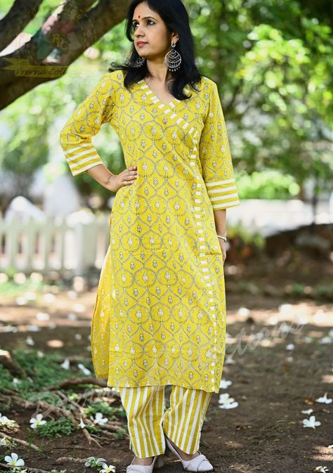 Yellow Cotton Kurti Design, Angarkha Kurti Pattern Cotton, Cotton Kurti Pant Designs, Angarkha Kurti Pattern, Angarkha Kurti, Punjabi Suit Neck Designs, Suit Neck Designs, New Dress Pattern, Suit Neck