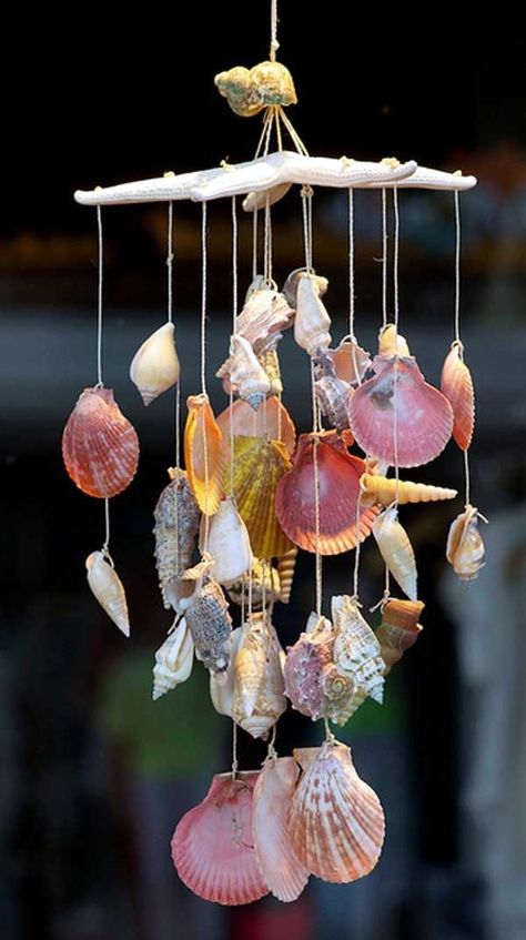 Beautiful and Magical Sea Shell Craft Ideas (27) Carillons Diy, Mobile Diy, Seashell Wind Chimes, Hantverk Diy, Shell Wind Chimes, Art Coquillage, Shell Mobile, Art Night, Diy Wind Chimes