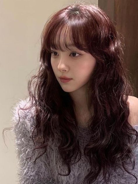 Korean red brown hair for curly long hair Red Brown Hair Color Ideas, Redish Brown Hair, Red Brown Hair Color, Red Hair Makeup, Mahogany Hair, Brown Hair Color Ideas, Wine Red Hair, Autumn Hair, Korean Hair Color