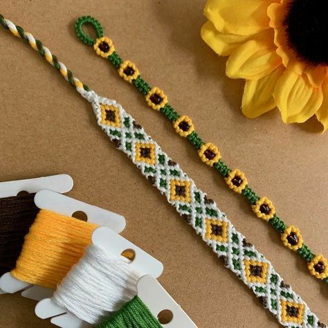 Knitted Bracelets, Cool Friendship Bracelets, String Bracelet Patterns, Diy Friendship Bracelets Tutorial, Cute Friendship Bracelets, Yarn Bracelets, Friendship Bracelet Patterns Easy, Friendship Bracelets Patterns, Embroidery Bracelets