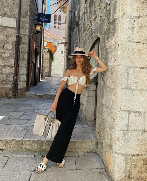 Eurotrip Outfits, Milan Outfits, Rome Outfits, Spain Outfit, Outfits Paris, Europe Travel Outfits, Vacation Outfits Women, Best Aesthetic, Style Parisienne