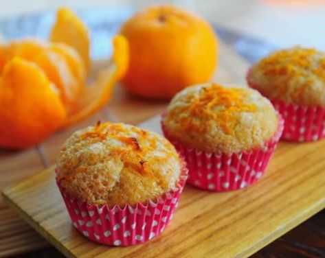 A great way to use Chinese New Year mandarin oranges. Classic buttermilk muffins with the oriental flavour of mandarin oranges. It's so amazing you’ll definitely want more than one! Mandarin Orange Muffins, Mandarine Recipes, Orange Muffin Recipe, Buttermilk Muffins, Gluten Free Blueberry Muffins, Matcha Cheesecake, Orange Muffins, Mandarin Oranges, Muffin Tray