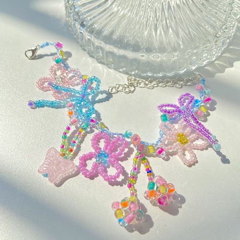 Butterfly Colorful, Seed Bead Crafts, Beads Craft Jewelry, Handmade Jewelry Bracelets, Bead Charms Diy, Beaded Necklace Diy, Jewelry Accessories Ideas, Beaded Crafts, Funky Jewelry