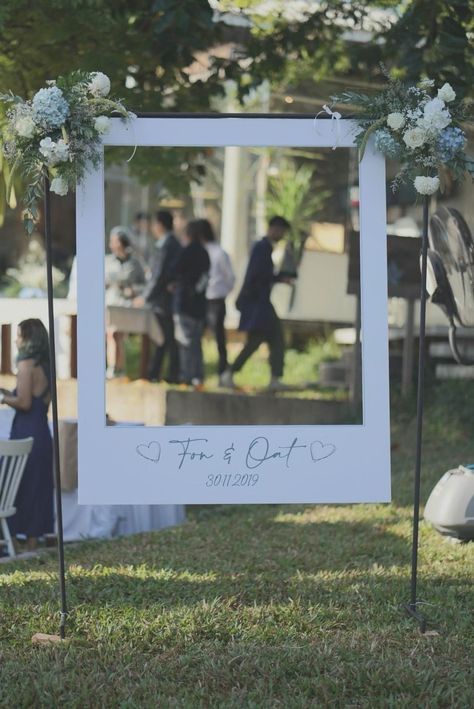 Wedding Photo Prop, Picture Frames Standing, Reception Backdrop, Photo Frame Prop, Photo Backdrop Wedding, Framed Wedding Photos, Instagram Photo Frame, Boda Mexicana, Wedding Photo Props