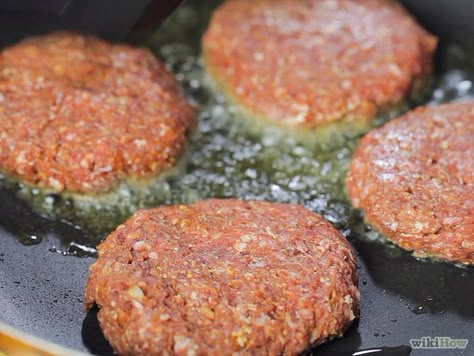 How to pan-fry a burger. For 2 burgers: sprinkle just under 1/4 tsp salt, fresh ground black pepper and a big sprinkle of steak seasoning over 1/2 lb of 93% lean ground beef. Shape into two 4" patties with a well in the middle. Then follow the directions! One minute after flipping, put on the cheese. Frying Pan Burgers, Frying Hamburgers On Stove, Pan Fried Cheeseburger, Fried Hamburger Recipes, Pan Fried Hamburger Patties, Hamburger Patty Recipe Stovetop, Fried Hamburger Patties, Fry Hamburger Patties, Pan Hamburgers