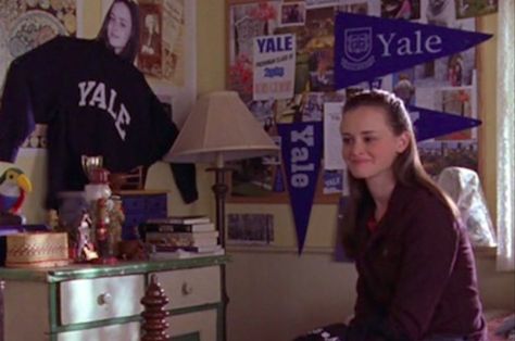 Yale Gilmore, Rory Gilmore Style, Babette Ate Oatmeal, Rory And Jess, College Aesthetic, Alexis Bledel, Dream College, Lorelai Gilmore, Dream School