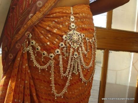 Saree Belts, Waist Jewellery, Silver Anklets Designs, Hip Jewelry, Indian Wedding Jewelry Sets, Anklet Designs, Bridal Jewellery Design, Antique Jewellery Designs, Jewelry Set Design