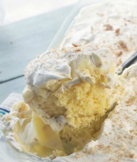 Banana Pudding Poke Cake Banana Pudding Recipe Easy, Blueberry Crumble Coffee Cake, Recipe For Banana Pudding, Southern Banana Pudding Recipe, Chewy Peanut Butter Cookie Recipe, Cake Loaves, Banana Pudding Poke Cake, Pudding Poke Cake, Southern Banana Pudding