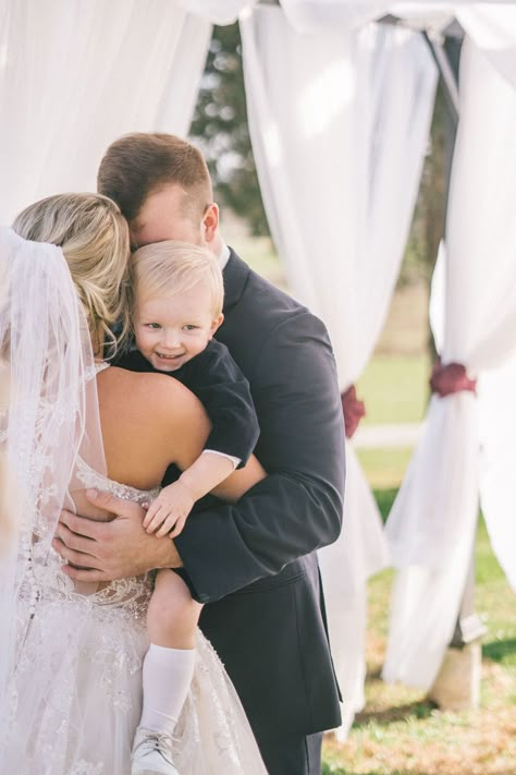 Wedding Photo Ideas Before Ceremony, Cool Bride And Groom Pictures, Outside Wedding Ceremony Photography, Son And Mom Wedding Pictures, Wedding Photos Holding Hands, Son And Bride Pictures, Tall Groom Wedding Photos, Family Of Three Wedding Photos, Mum And Son Wedding Photos