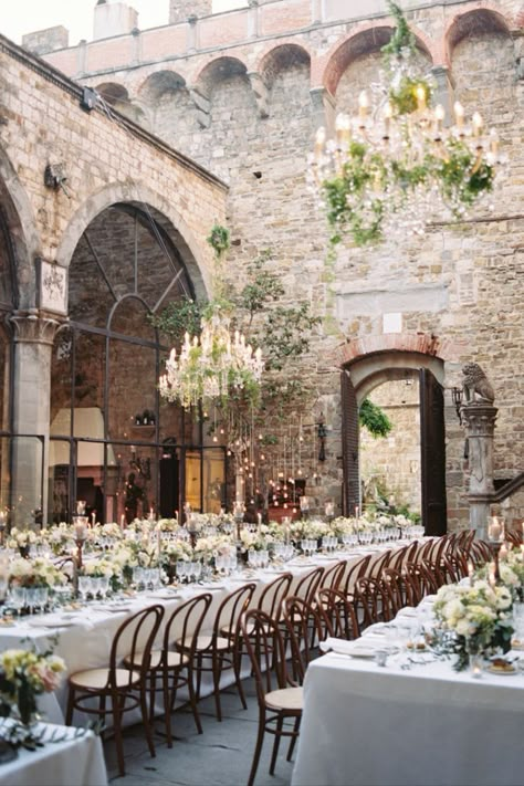 Castle Wedding Decorations, Castle Wedding Reception, Wedding Courtyard, Italian Wedding Venues, Walled Courtyard, Destination Wedding Italy, Romantic Wedding Venue, Weddings By Color, Wedding Aesthetic