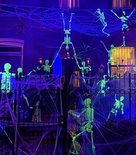 Blacklight Halloween, Glowing Skeleton, Skeleton Halloween Decor, Tiger Halloween, Halloween Office Party, Porch Halloween, Halloween Maze, Glow Halloween, Neon Halloween