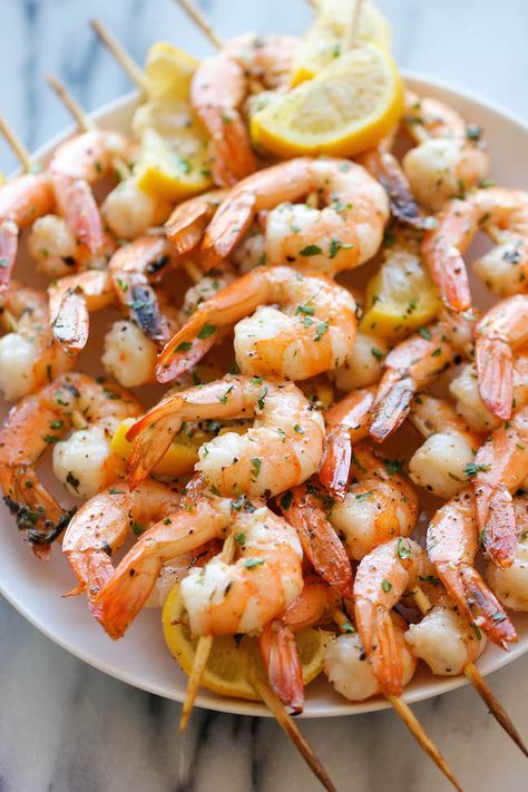 Lemon Garlic Shrimp Kabobs - The easiest, most flavorful way to prepare shrimp - so perfect for summer grilling or roasting! Shrimp Kabobs, Lemon Garlic Shrimp, Garlic Prawns, Shrimp Skewers, Best Seafood Recipes, Kabob Recipes, Shrimp Recipes Easy, Shrimp Dishes, Garlic Shrimp