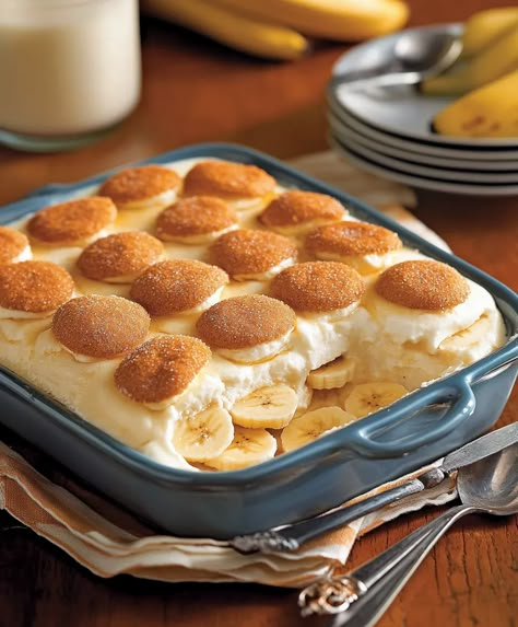 Southern Bannan Pudding, Instant Banana Pudding Recipes, Banana Pudding Aesthetic, Bannan Pudding Dessert, Dolly Parton Banana Pudding, Baked Banana Pudding, Paula Deen Banana Pudding Recipe, Best Banana Pudding Recipe, Old Fashioned Banana Pudding