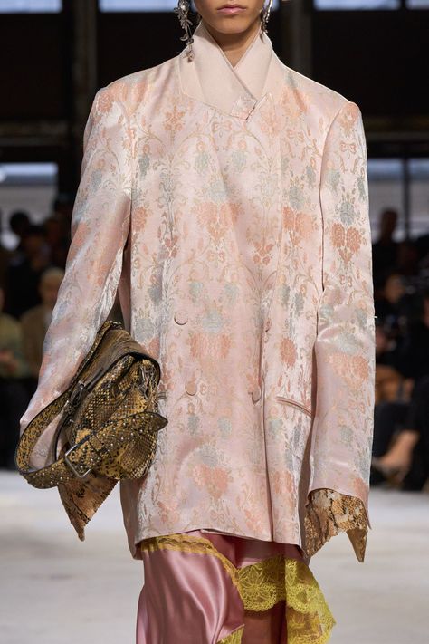 Dries Van Noten Spring 2025 Ready-to-Wear
https://www.vogue.com/fashion-shows/spring-2025-ready-to-wear/dries-van-noten/slideshow/detail#115 Bug Fashion, Crown Butterfly, Trend 2025, Earrings Cross, Love Couture, Couture Design, Heidi Daus, Spring 2025, Hijabi Outfits Casual