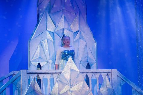 Frozen Jr. (2020) - Dreamcoat Fantasy Theatre Frozen Jr Musical Set Design, Frozen Set Design Ideas, Frozen Set Design, Frozen Jr Set Design, Frozen Jr Set, Elsa Castle, Frozen Jr, Frozen Musical, Frozen Castle