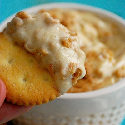 Toffee Snickerdoodle Dip Snickerdoodle Dip, Toffee Dip, Snicker Doodle, Sweet Dips, Snack Dip, Green Apples, Dessert Dips, Fruit Dip, Vanilla Wafers