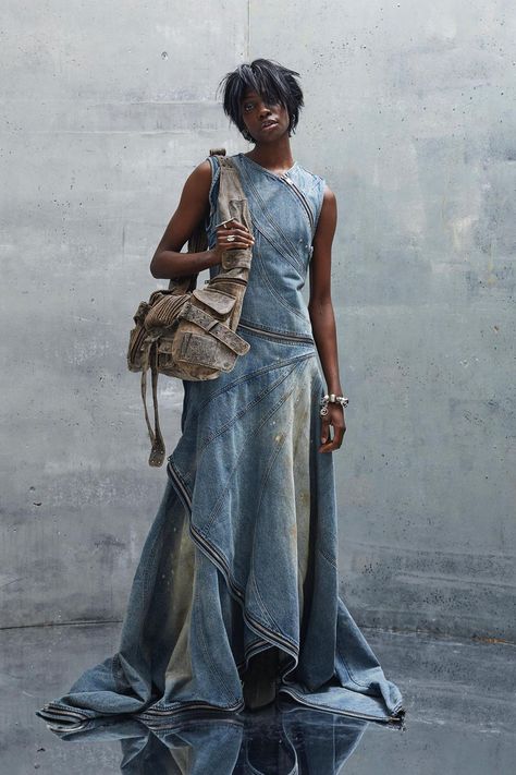 Denim Fashion Aesthetic, Denim Draping, Leather And Denim Outfit, Denim Fashion Women Dresses, Denim High Fashion, Recycled Denim Fashion, Denim Recycle Projects, Distressed Denim Outfit, Denim Runway