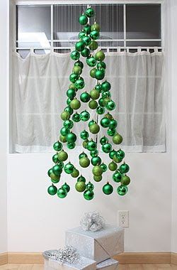 Hanging Bauble Tree Alternative Christmas, Alternative Christmas Tree, Christmas Tree Design, Noel Christmas, Diy Christmas Tree, Christmas Deco, Tree Designs, Christmas Stuff, Weihnachten Dekoration