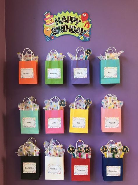 Birthday Chart Classroom, Preschool Birthday, Birthday Board Classroom, Birthday Chart, Birthday Bags, Class Birthdays, Birthday Boards, Birthday Bulletin Boards, Birthday Bulletin