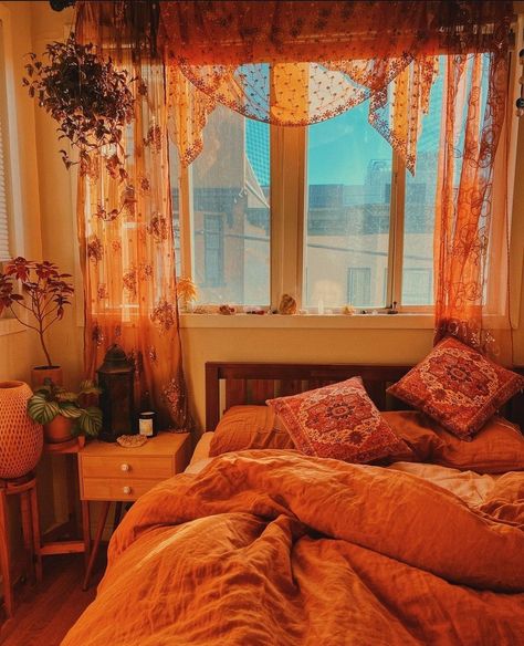 Orange Rooms Bedroom, Sun Themed Bedroom Aesthetic, 70s Bedroom Aesthetic, Burnt Orange Rooms, Vintage Bedroom Aesthetic, Groovy Bedroom, Cottage Core Bedroom, Life Core, Lux Decor