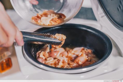 Rice Cooker Oyakodon Recipe: Easy And Tasty Japanese Donburi Made With A Rice Cooker - EatBook.sg - New Singapore Restaurant and Street Food Ideas & Recommendations Oyakodon Recipe Easy, Oyakodon Recipe, Street Food Ideas, Japanese Donburi, Savory Rice, Pad Thai Recipe, Easy Rice, Rice Cooker Recipes, Singapore Food