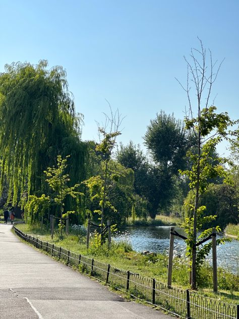 #regentspark #london #londonlife #aesthetic #park #garden #nature #river London Park Aesthetic, Regents Park London, Aesthetic Park, Park Aesthetic, 2024 Board, 2024 Moodboard, Nature River, London Dreams, Regents Park