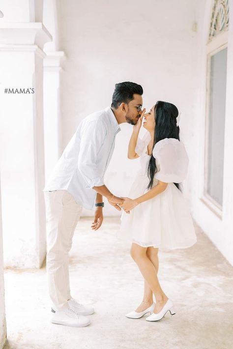 Find the best versatile collection of pre wedding photoshoot ideas on this list. Find ones you like & bookmark them for later! #prewedding, #wedding, #photoposes Best Pre Wedding Outfits, Prewedding Shoot Dresses Photo Ideas, Preshoot Dress Ideas, Couple Photoshoot In Black Outfit, Jumpsuit Couple Photoshoot, Preeshoots Dresses, Outfit Ideas For Pre Wedding Shoot, Western Prewedding Shoot, Pre Wedding Couple Dress