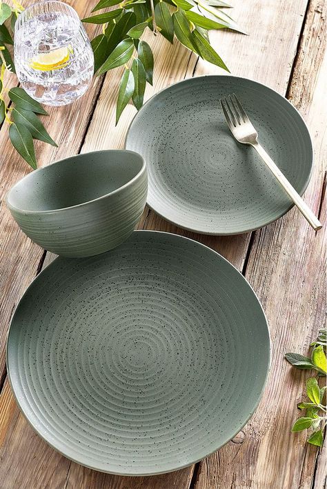 Bronx Furniture, Green Crockery, Dinner Plates Sets, Kitchen Plates Set, Grey Dinnerware, Green Dinner Plates, Crockery Design, Dishware Sets, Grey Plates