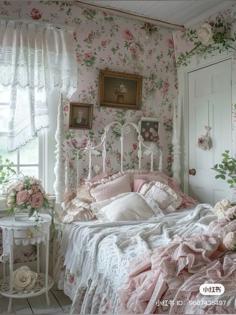 Grandma Core Room, Vintage Room Ideas Bedroom, Pretty Room Ideas, Green Room Design, Mint Green Room, Coquette House, Pretty Curtains, Pretty Bedrooms, Fall Bedroom Ideas