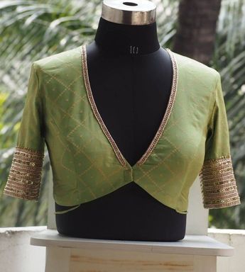 Blouse Designs High Neck, Model Blouse Designs, Best Blouse Designs, Fashionable Saree, Traditional Blouse Designs, Model Blouse, New Saree Blouse Designs, Blouses Designs, Latest Model Blouse Designs