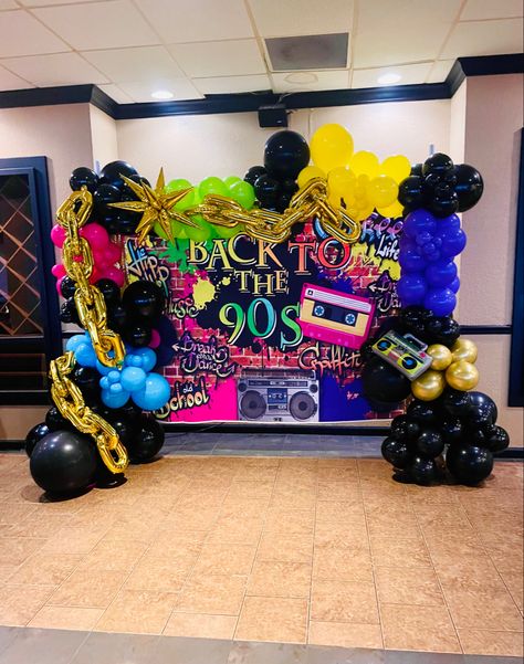 Born In The 80s Raised In The 90s Party, 90s Theme Party Decorations For Adults, Retro Decorating Ideas Party, Retro Booth, 90s Theme Party Decorations, Farewell Decorations, 90s Party Ideas, 50th Birthday Party Ideas For Men, 90s Party Decorations