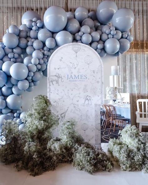 Dior Baby Shower Theme Boy, White And Blue Theme Party, Dior Theme Decor, Dior Theme Baby Shower Ideas, Dior Decorations Decor, Blue And White Baby Shower Decorations, Bris Decor, Baby Dior Theme Party, Dior Party Theme