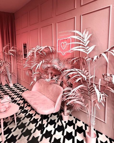 Pink Selfie Room, Boutique Selfie Wall, Pink Selfie Wall, Salon Selfie Wall, Selfie Wall Ideas Restaurant, Instagramable Walls Cafe, Selfie Wall Ideas Salon, Selfie Wall Ideas, Selfie Room Ideas