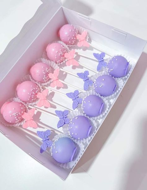 Butterfly Cake Pop Ideas, Pink And Purple Cake Pops, Cake Pop Packaging Ideas, Cake Pop Packaging, Fairy Cake Pops, Quince Table, Butterfly Cake Pops, Purple Cake Pops, Flower Cake Pops