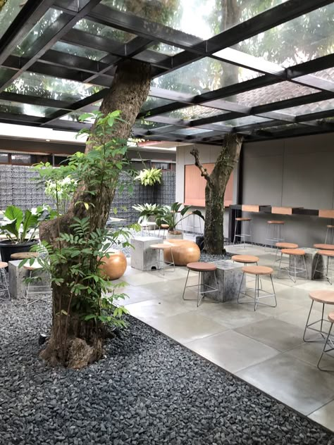 Coffee Shop Patio Outdoor Spaces, Japanese Outdoor Cafe, Coffeeshop Outdoor Ideas, Outdoor Cafe Design Low Budget, Coffee Shop Concept, Open Cafe Outdoor Design Low Budget, Open Cafe Outdoor Design, Outdoor Cafe Concept, Open Terrace Cafe Design