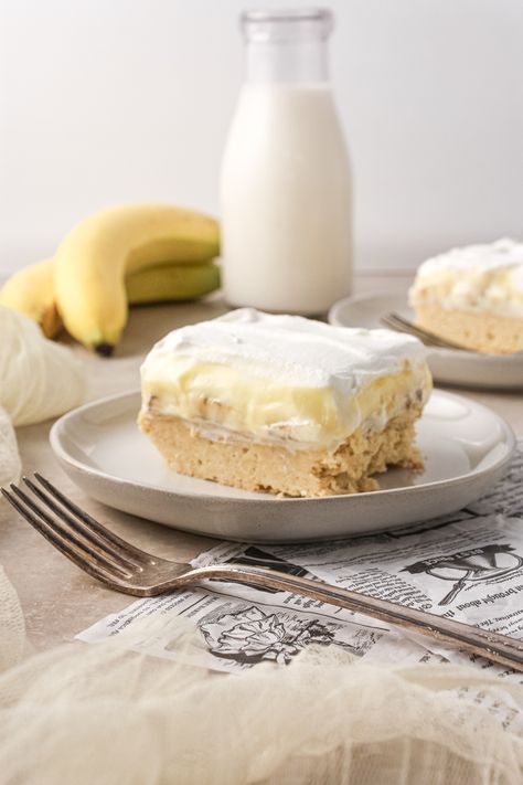 Banana Cream Pie Bars | The Tickled Tastebud Banana Cream Pie Bars, Peppermint Cheesecake Bars, Homemade Banana Cream Pie, Shortbread Cookie Crust, Banana Cream Cheesecake, Banana Cream Pie Recipe, Banana Cream Pudding, Banana Pie, Peppermint Cheesecake